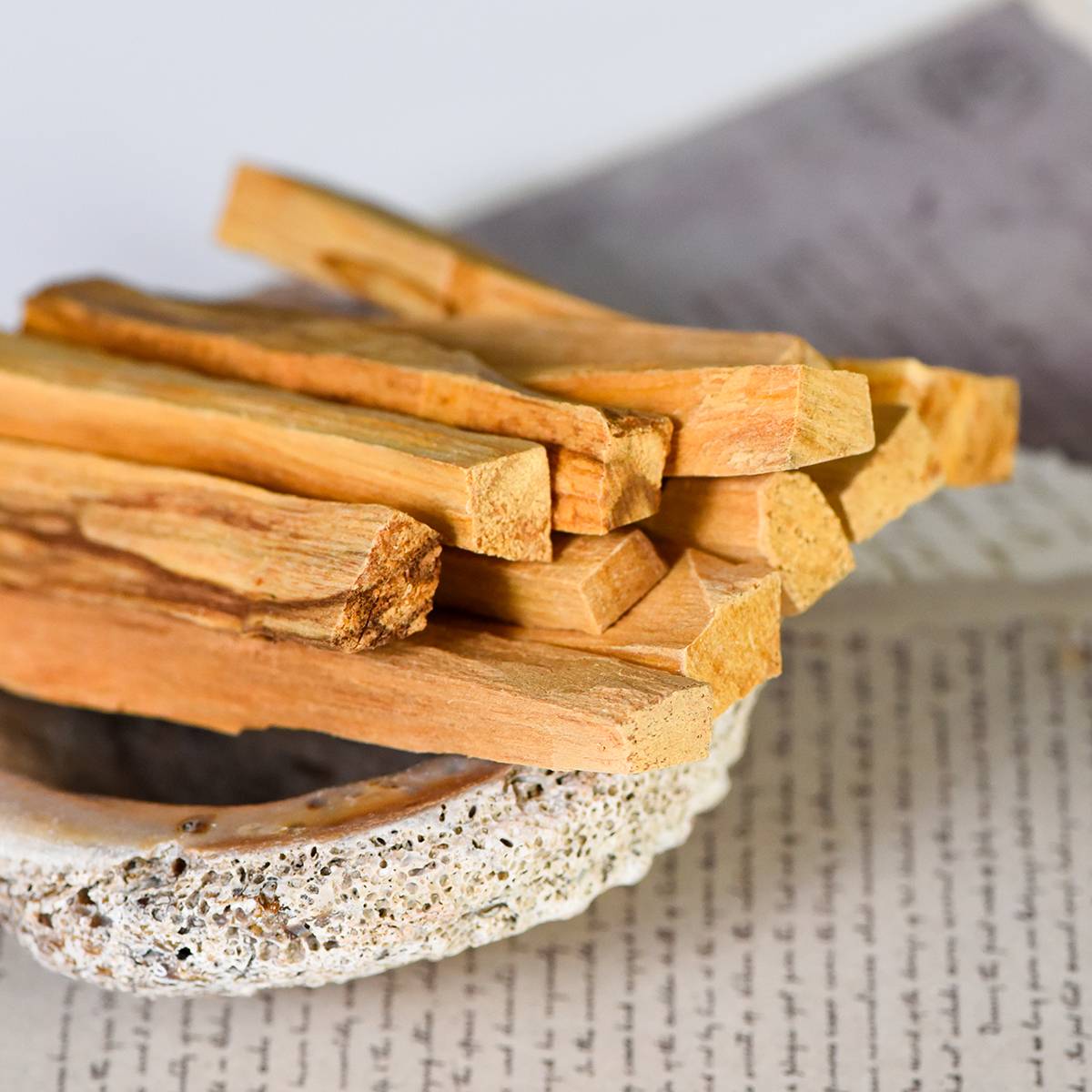 Palo Santo High-Oil Incense Sticks &Cones: Natural Space Purification & Crystal Cleansing